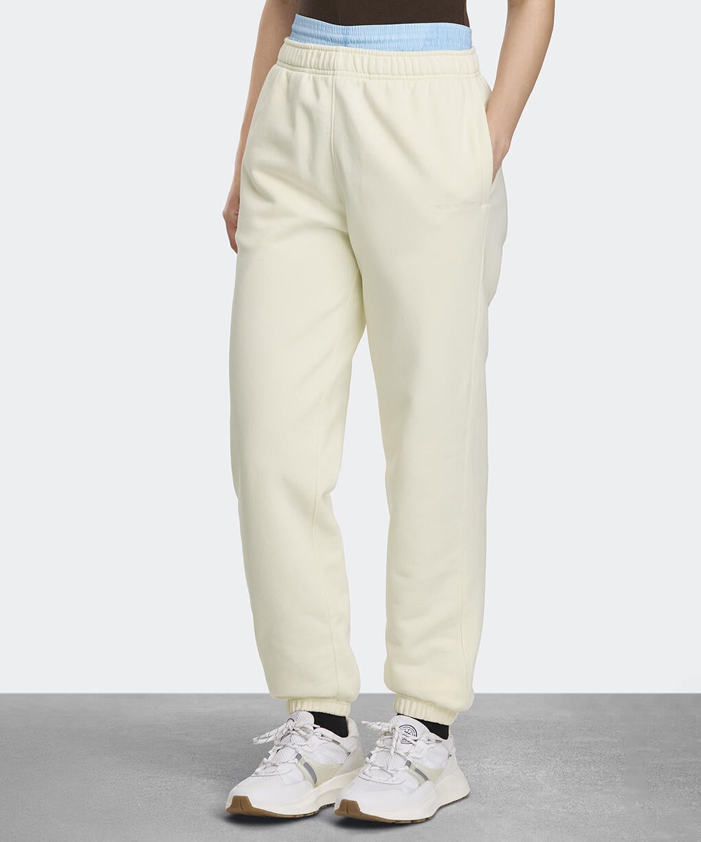 1520W1_detail_551_02